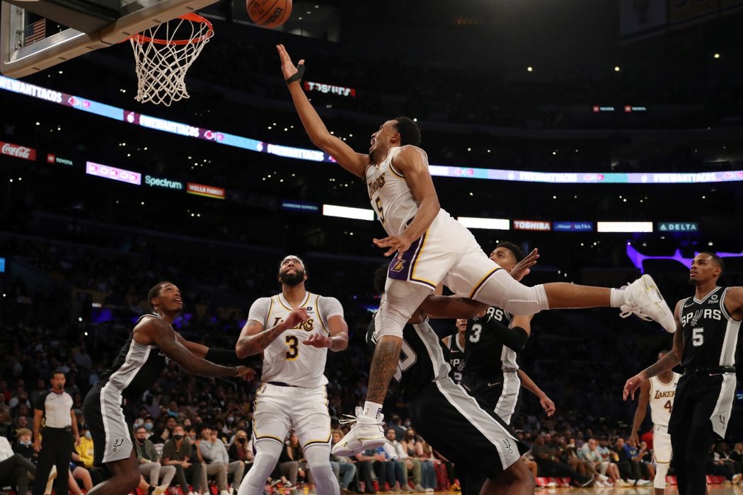 Utkání basketbalové NBA mezi tým San Antonio Spurs a Los Angeles Lakers