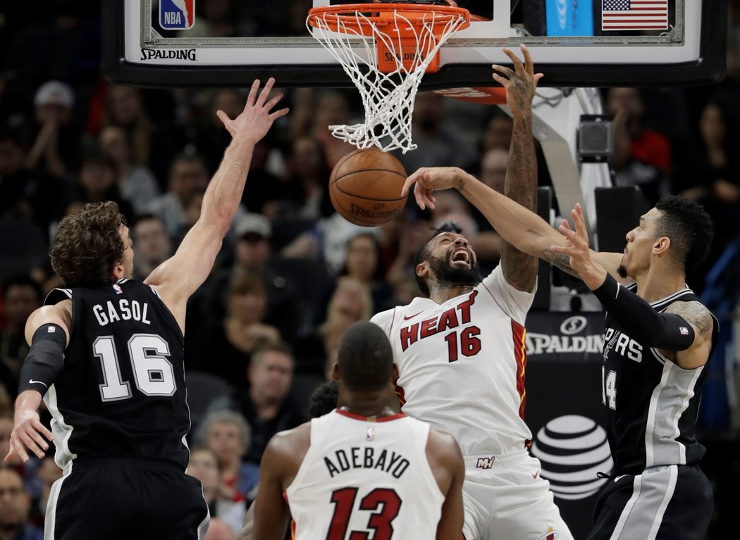 San Antonio zdolalo Miami na domácí půdě jasně 117:105