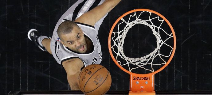 Tony Parker se právě chystá zakončit