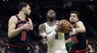 Basketbalisté Chicaga nezaskočili lídra NBA Milwaukee Bucks a na jeho hřišti prohráli 98:111.