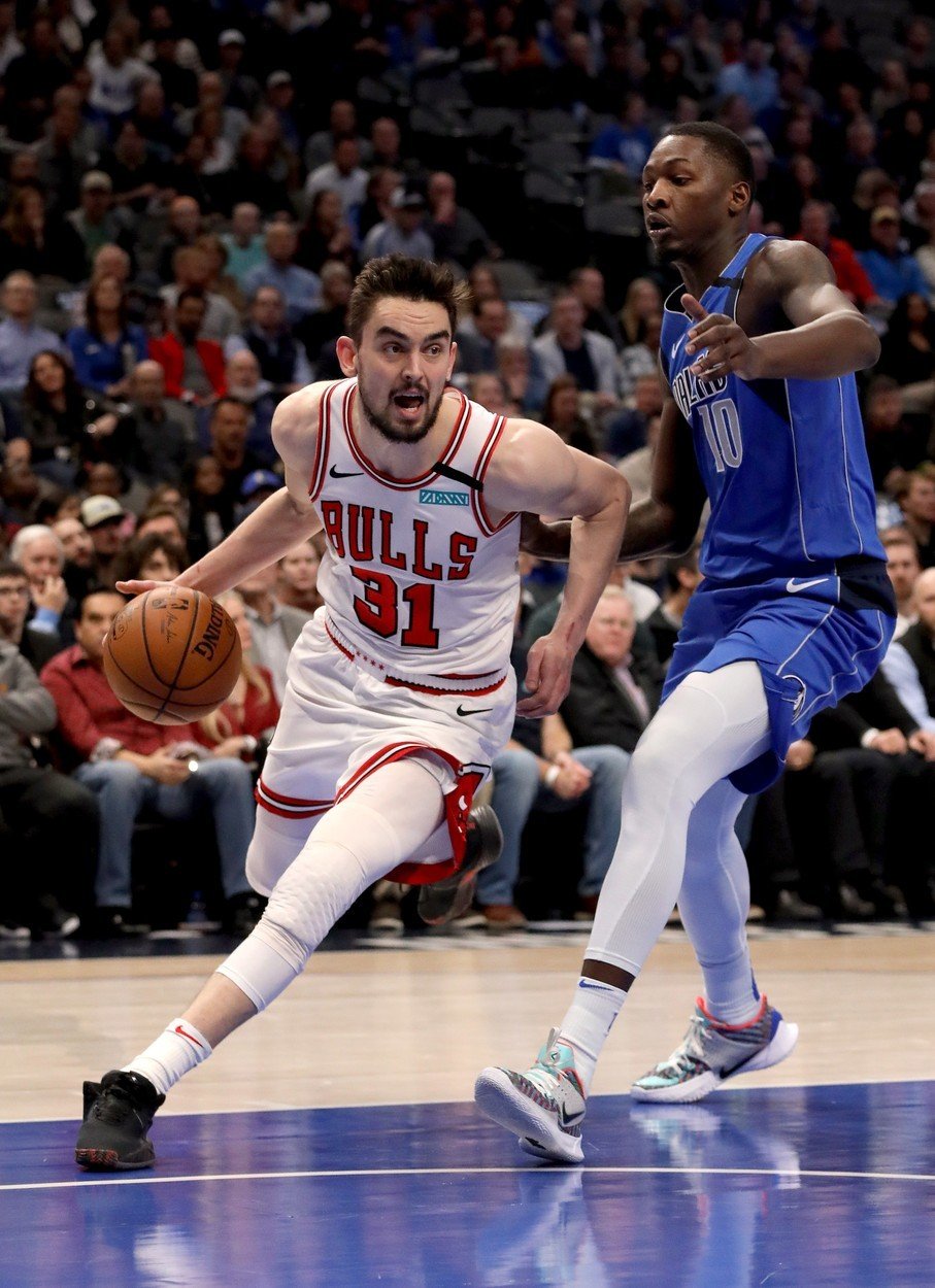 Basketbalisté Chicaga ukončili sérii šesti porážek v NBA. V hale Detroitu zvítězili 108:99, český basketbalista Tomáš Satoranský přispěl deseti body.