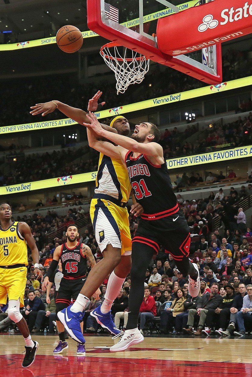 Basketbalisté Chicaga v NBA podlehli 102:108 Indianě. Tomáš Satoranský za poražené Bulls zaznamenal šest bodů, sedm doskoků a osm asistencí.