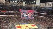 Redaktor Sportu Tomáš Bönisch navštívil v Chicagu zápas NBA mezi Bulls Tomáše Satoranského a LA Lakers, za které válí LeBron James.