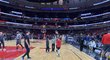 Redaktor Sportu Tomáš Bönisch navštívil v Chicagu zápas NBA mezi Bulls Tomáše Satoranského a LA Lakers, za které válí LeBron James.
