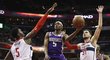 Basketbalisté Washingtonu v NBA po dvou venkovních porážkách začali vítězně sérii pěti domácích zápasů a Tomáš Satoranský k tomu proti Sacramentu přispěl 17 body