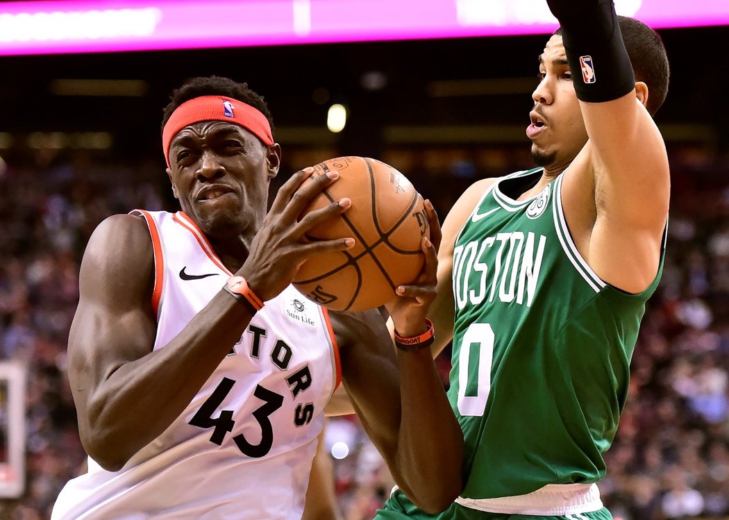 Basketbalisté Toronta v duelu dvou předních týmů Východní konference přehráli Boston jednoznačně 118:95