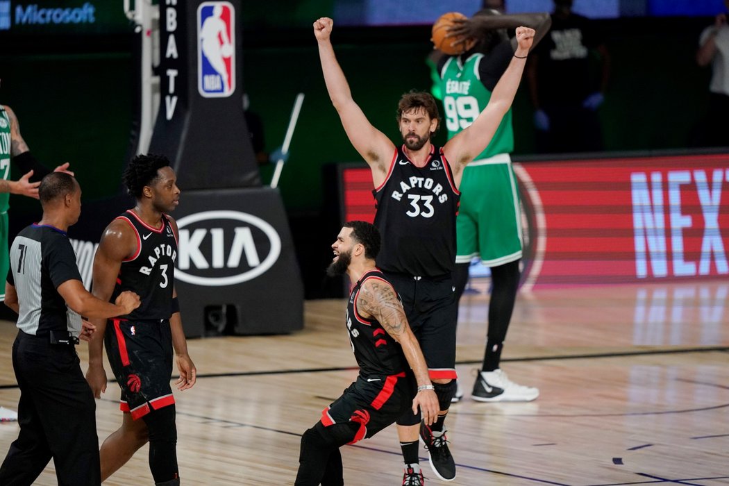 Basketbalisté Toronta v druhém kole play off NBA poprvé porazili Boston.