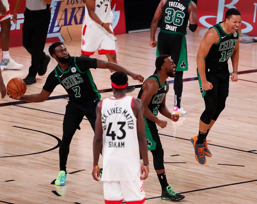 Úřadující šampioni basketbalové NBA z Toronta vypadli v semifinále Východní konference. Rozhodující sedmý zápas série s Bostonem prohráli 87:92.