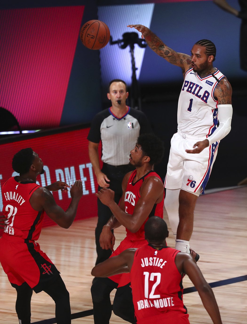 Toronto porazilo Philadelphii v posledním klání základní části NBA