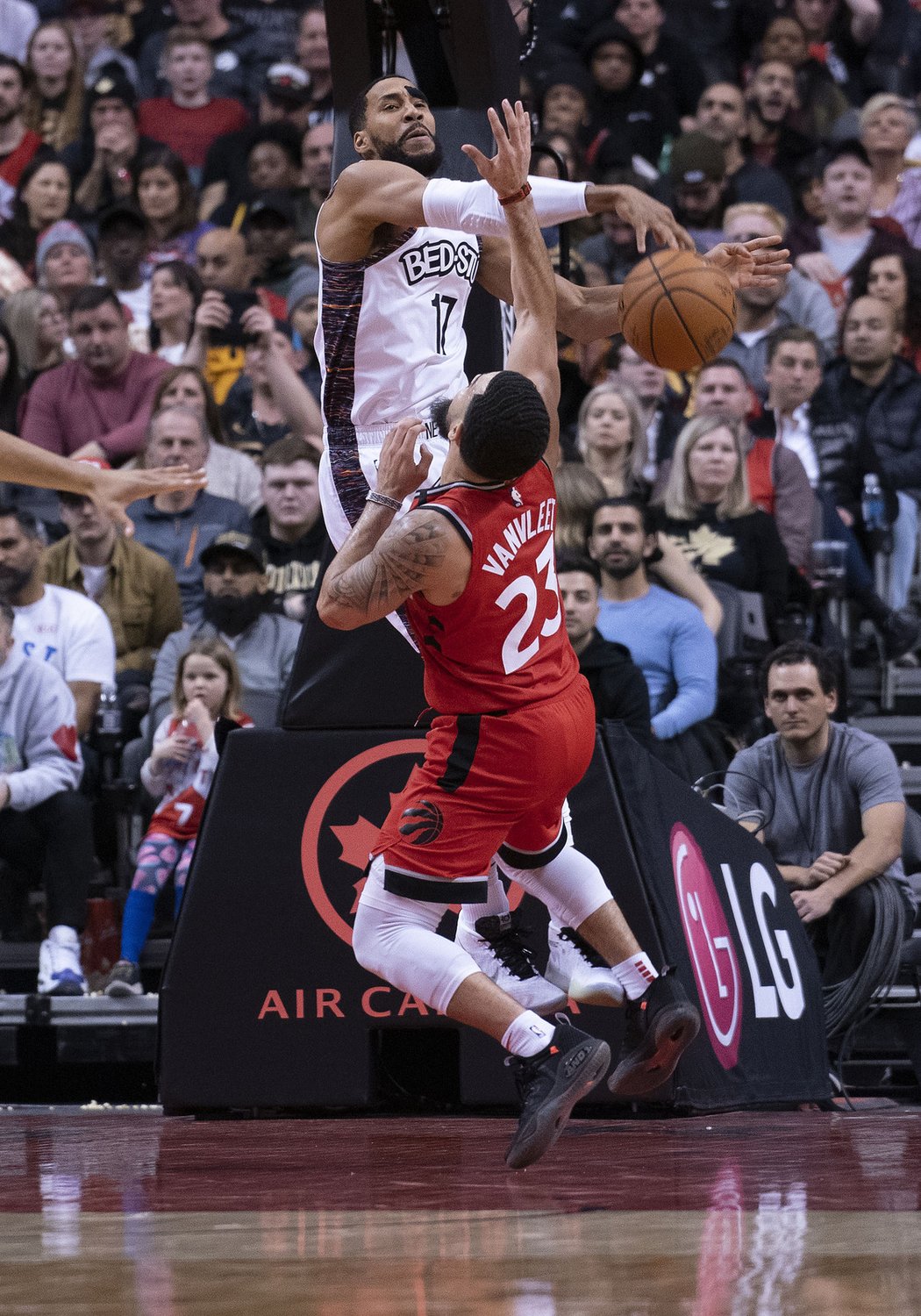 Freda VanVleeta převálcoval Garrett Temple z Brooklynu