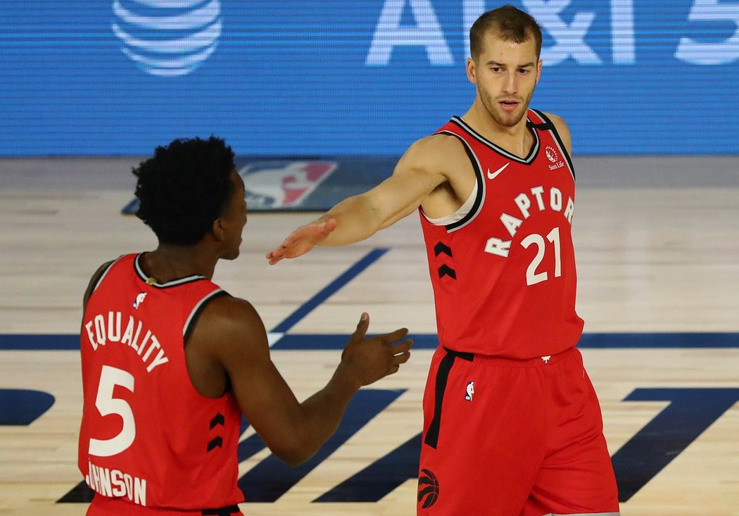 Toronto porazilo ve 4. zápase Brooklyn 150:122 a postoupilo do semifinále Východní konference