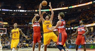 Washington prohrál v NBA i popáté, Veselý hrál jen čtyři minuty