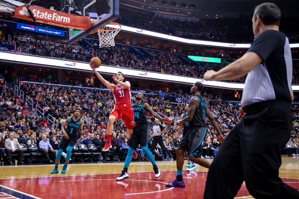 Tomáš Satoranský prožil střelecky druhý nejlepší zápas v kariéře v NBA, proti Charlotte si připsal 20 bodů