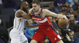 Satoranský bral proti Charlotte 11 bodů, ale Washington těsně prohrál