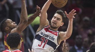 Washington v NBA prohrál v Clevelandu, Satoranský dal 7 bodů