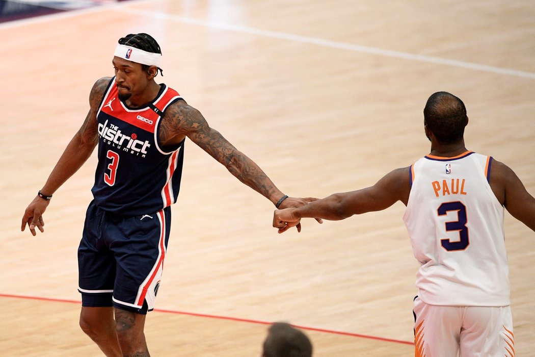 Bradley Beal zaznamenal proti Phoenixu 34 bodů, osm doskoků a devět asistencí