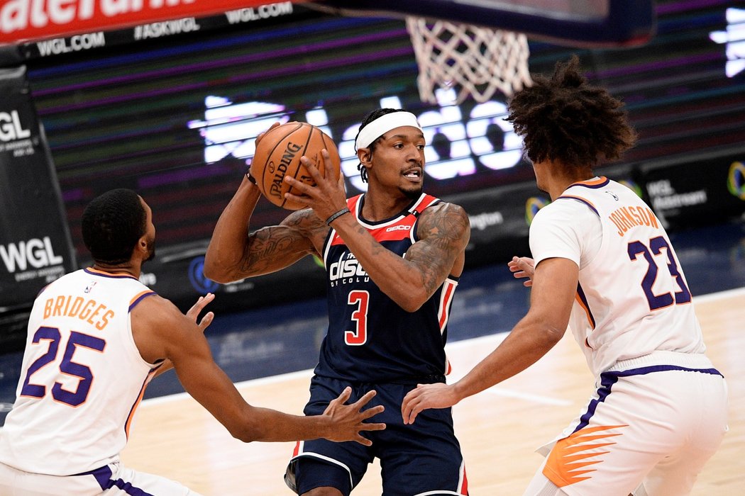 Bradley Beal si nedávno postěžoval, že Wizards neubrání ani zaparkované auto