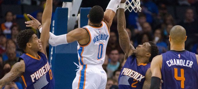 Westbrook si při vítězství Oklahomy nad Phoenixem připsal padesátý triple double v kariéře v NBA