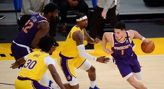 Jokič táhl Denver k výhře, předvedl jubilejní triple double. Lakers padli