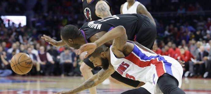 Basketbalisté Los Angeles Clippers přežili tři střely Detroitu v posledních vteřinách prodloužení
