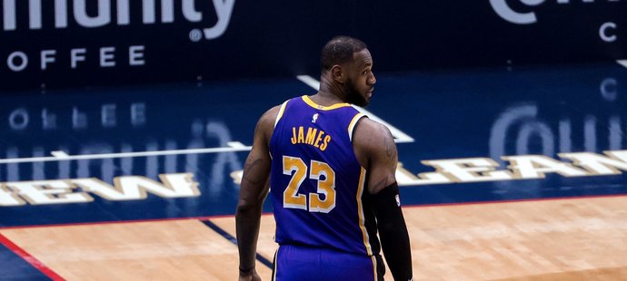 LeBron James musí s Lakers do předkola play off
