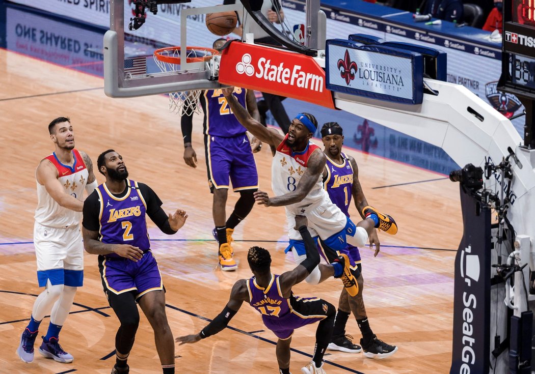 Lakers nestačilo ani vítězství nad New Orleans