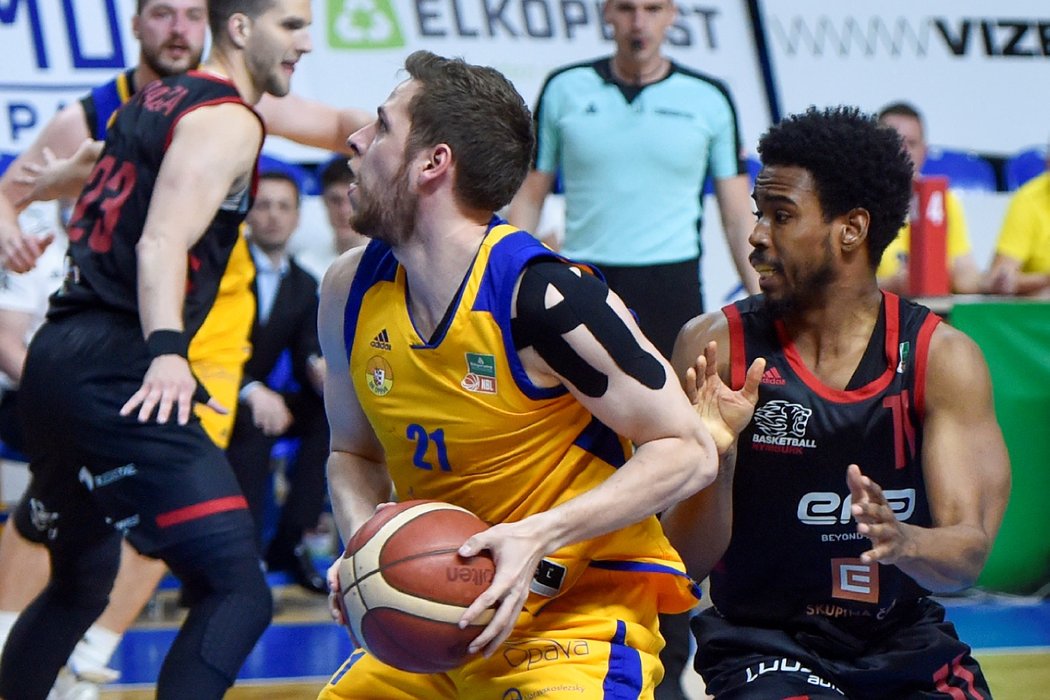 Opava nedokázala vládci NBL vzdorovat, ve finále s Nymburkem prohrála 0:2 na zápasy