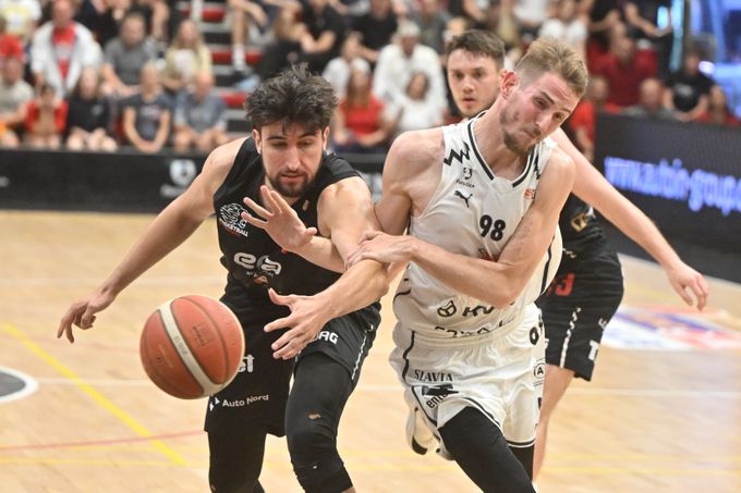 Basketbalisté Nymburku mečbol nevyužili. O titulu NBL rozhodne sedmý zápas Basketbalisté Nymburku mečbol nevyužili. O titulu NBL rozhodne sedmý zápas