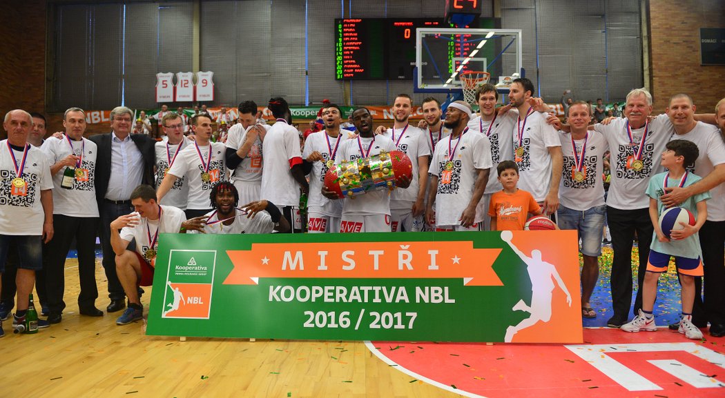 Mistři Kooperativa NBL 2016/17 z Nymburka