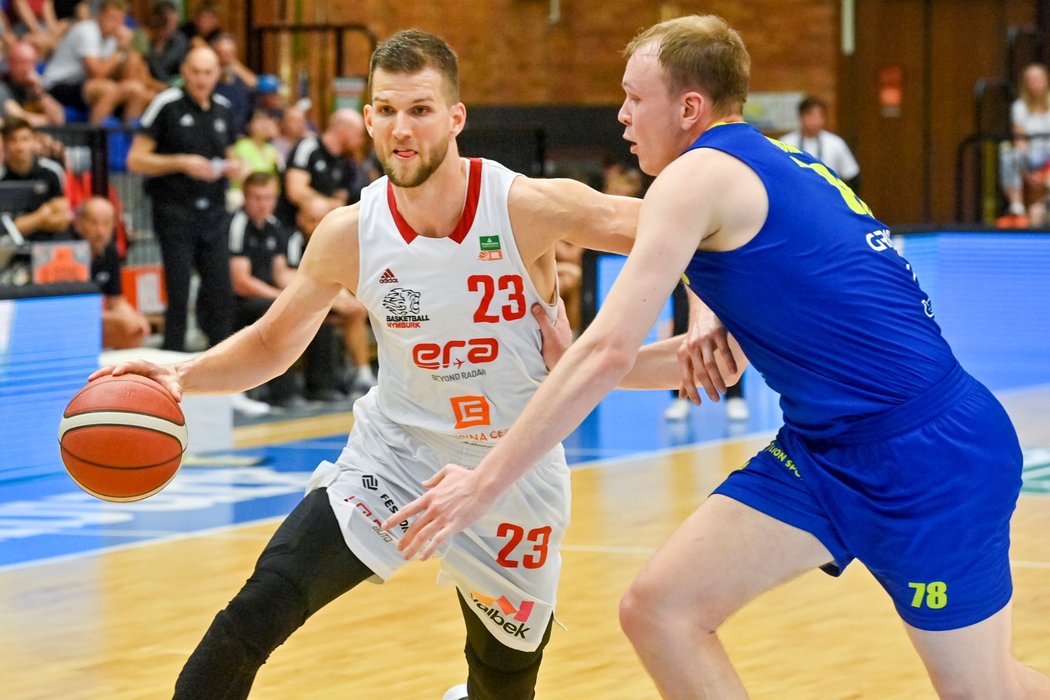 Basketbalisté Nymburka zvítězili v úvodním ligovém finále při útoku na 18. titul nad Opavou 99:72