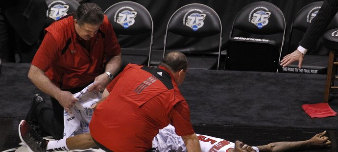 Kevin Ware z Louisville si přivodil hororové zranění