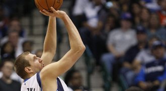 Dallaský Nowitzki zničil Detroit 42 body