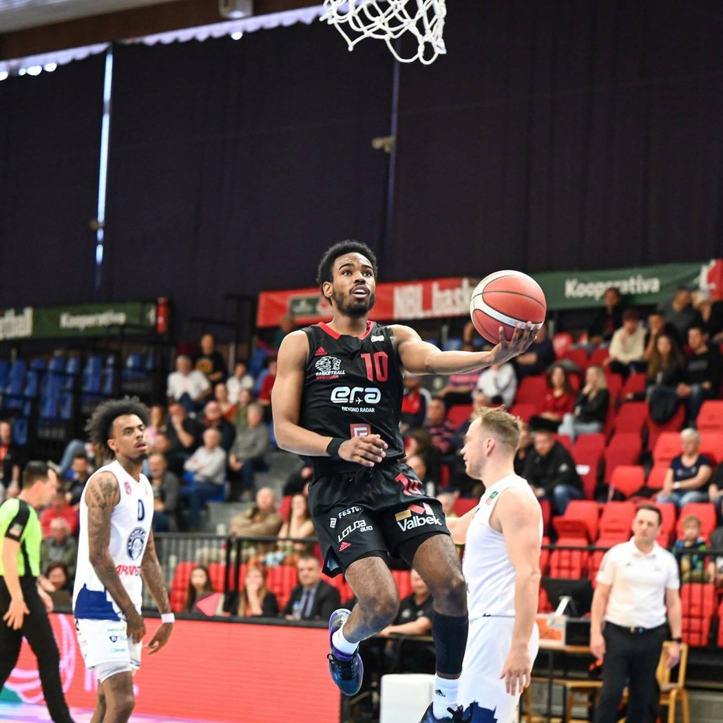 Basketbalisté Nymburka jsou krok od postupu do ligového semifinále