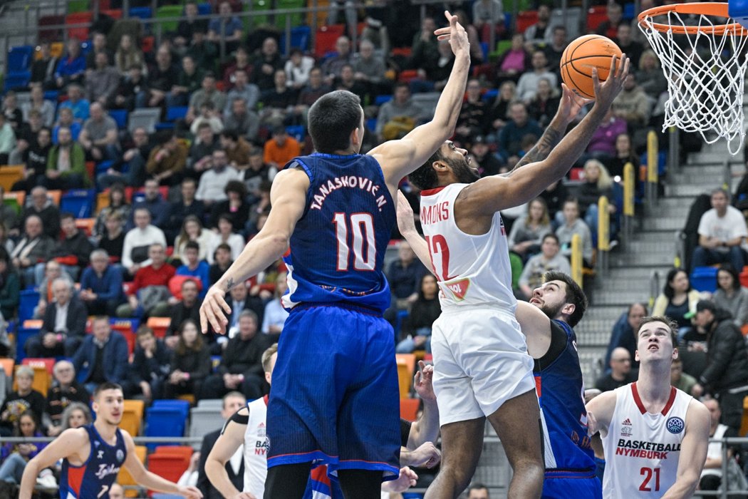 Gerel Simmons se přesunul do německého Bambergu