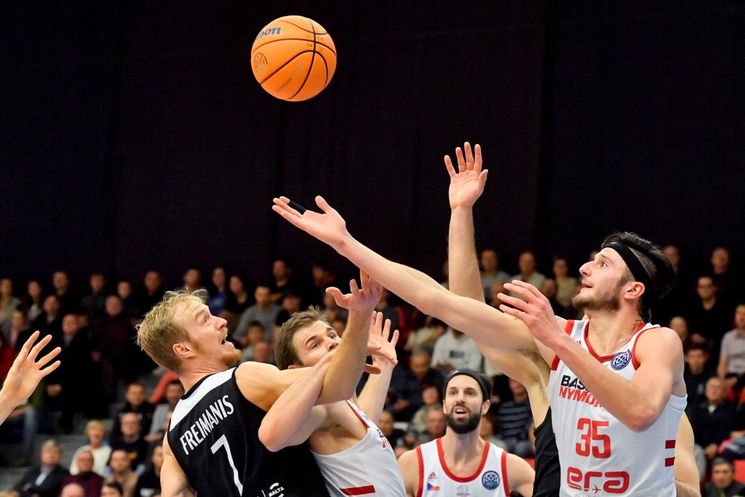 Basketbalisté Nymburka v Lize mistrů porazili 75:56 Rigu a čtyři kola před koncem základní části mají osmifinále na dosah