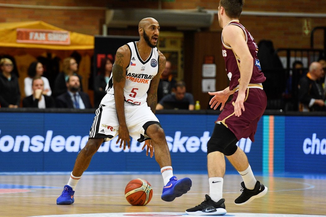 Basketbalisté Nymburka v důležitém vítězném zápase proti lotyšskému Lietkabelisu Panevežys