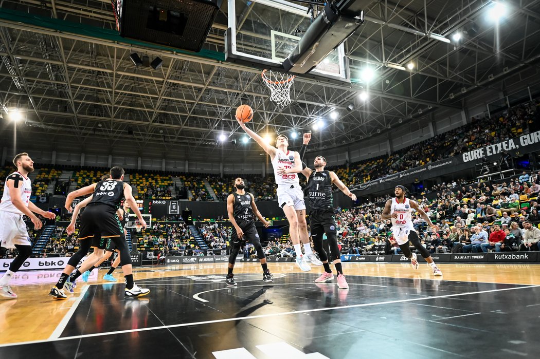 Basketbalisté Nymburka vyhráli na palubovce Bilbaa