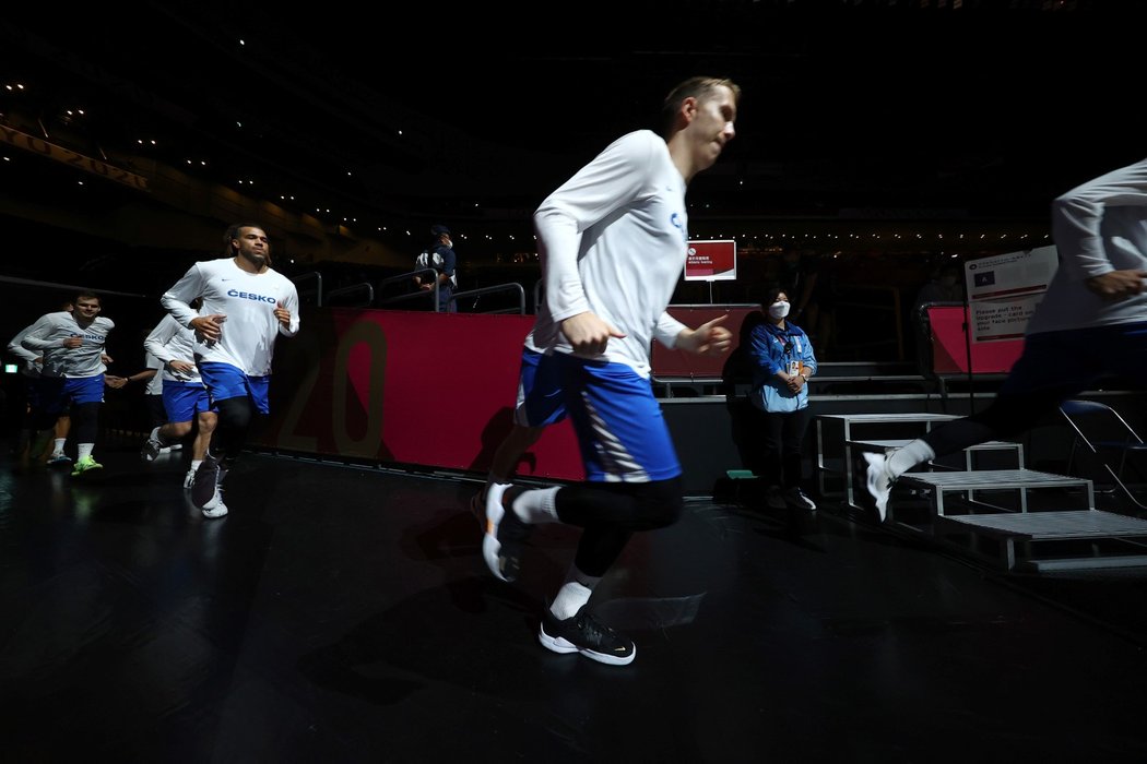 Čeští basketbalisté nastupují k zápasu proti USA na olympijských hrách