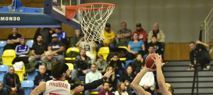 Basketbalisté Opavy vyhráli po 19 letech Český pohár. Ve finále v Lounech zvítězili nad favorizovaným Nymburkem 97:93 a vybojovali šestý triumf v historii soutěže.