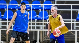 Trojan se chystá na ligu. Jsi vynikající herec, basketbalistu zahraješ!