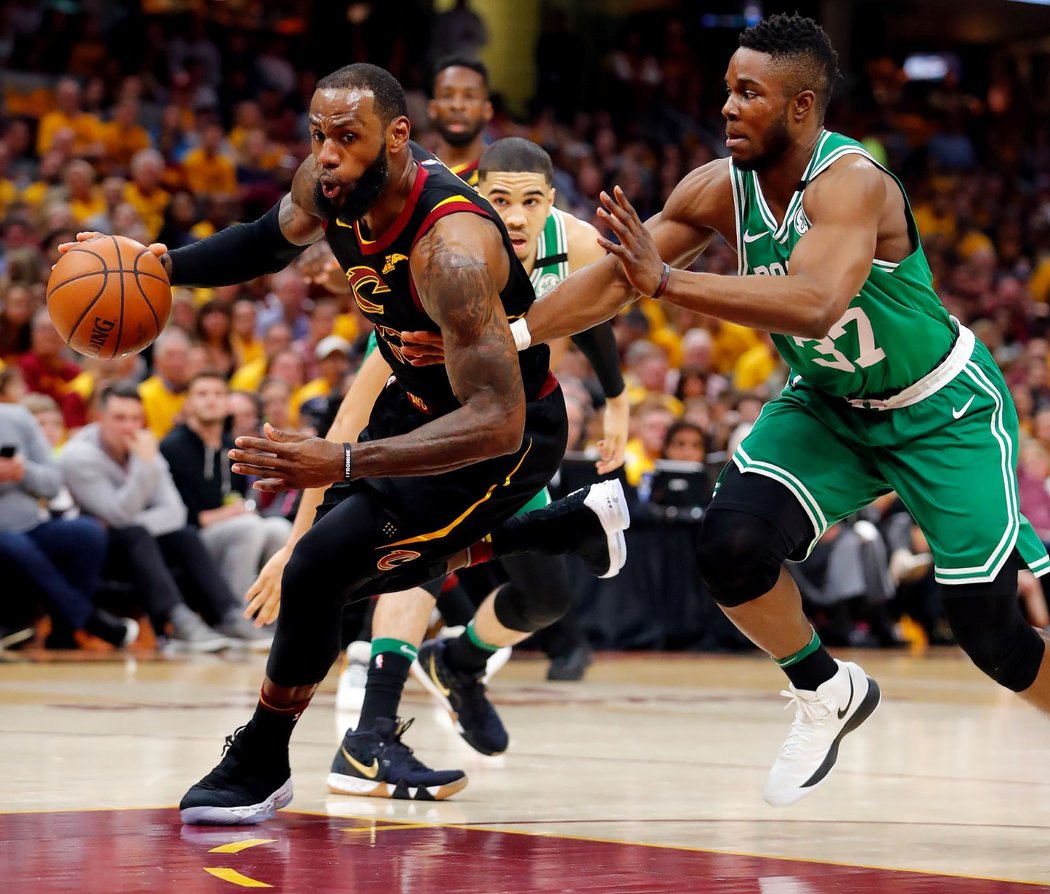 Cleveland smetl Boston o 30 bodů! Celtics se venku trápí