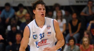 Překonal rakovinu a vrátil se k basketbalu. Uhlíř je zpátky