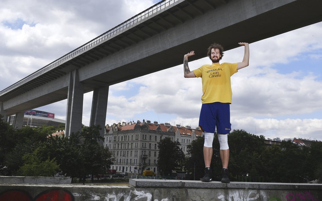 Basketbalista Ondřej Balvín narostl do úctyhodných 217 cm