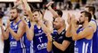 Čeští basketbalisté se radují po výhře nad Polskem na MS v Číně