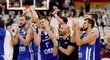 Čeští basketbalisté se radují po výhře nad Polskem na MS v Číně