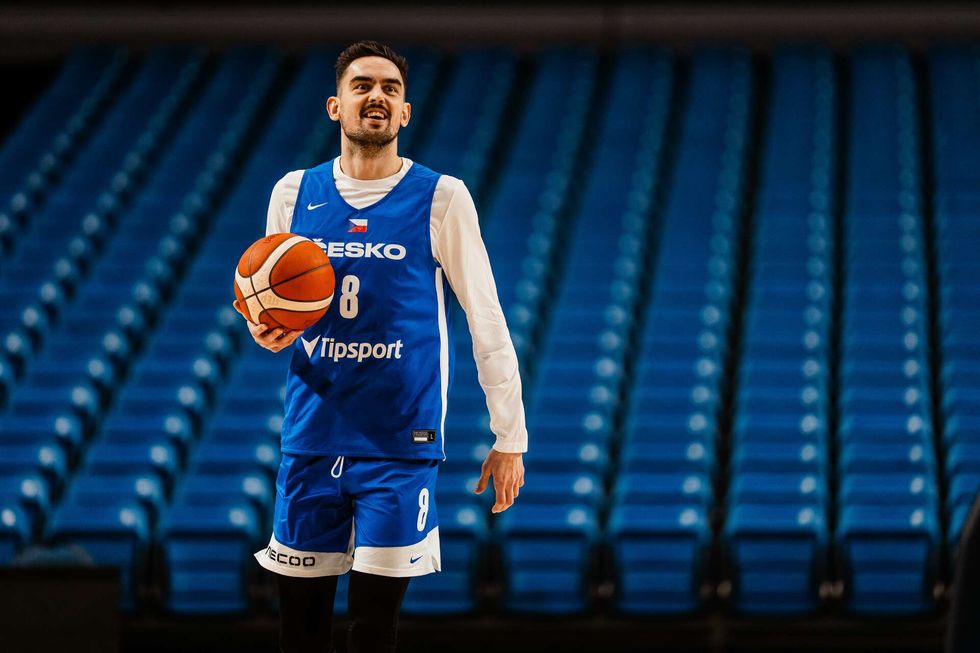 Zbláznili se? Fanoušci tepou lístky na basket, rozlučka Satoranského stojí až 10 tisíc Zbláznili se? Fanoušci tepou lístky na basket, rozlučka Satoranského stojí až 10 tisíc