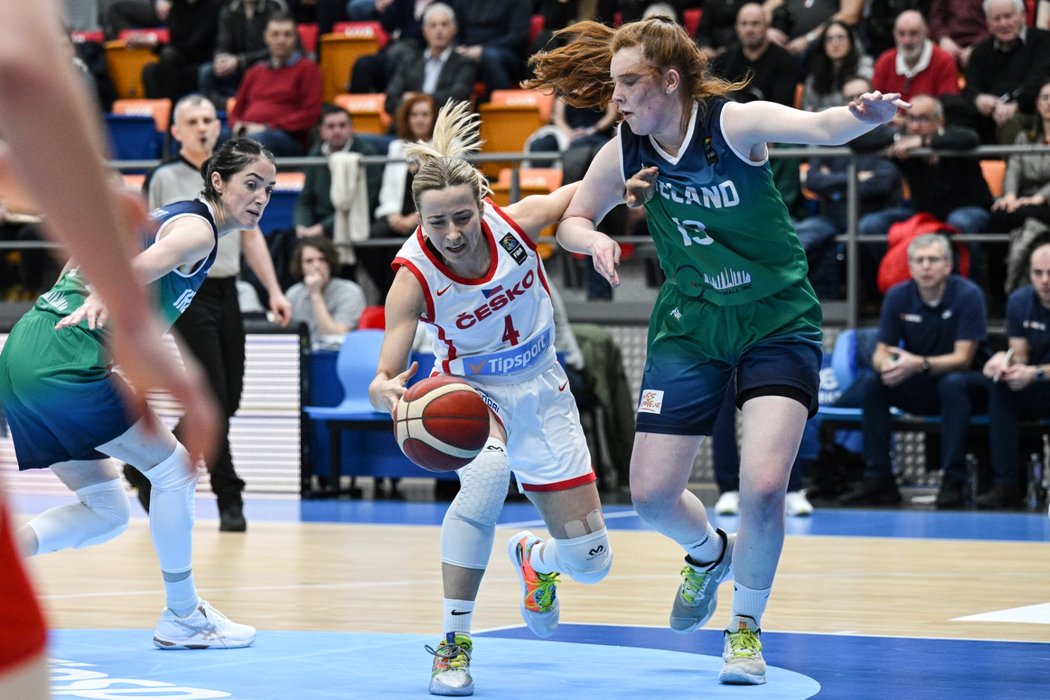 Přesvědčivé vítězství nad Irskem zapsaly v prvním domácím zápase kvalifikace mistrovství Evropy české basketbalistky