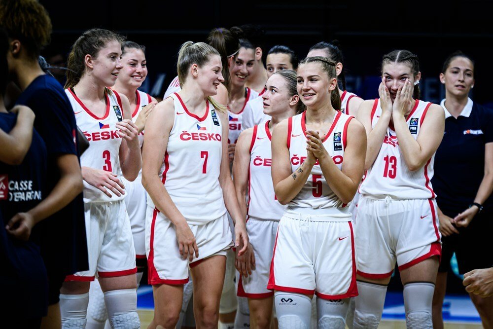 České basketbalistky v euforii po postupu do finále ME do 20 let v Šoproni