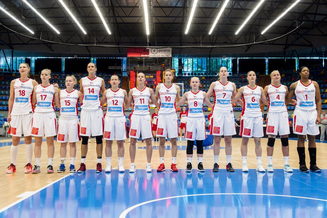 České basketbalistky před přípravným zápasem s Chorvatskem před ME