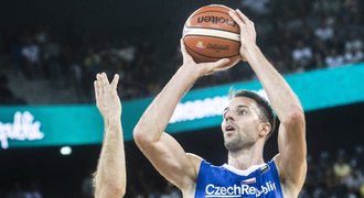 Kloužou! Jako mýdlo. Míče na ME basketbalistů jsou terčem kritiky